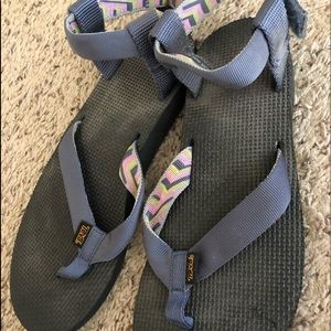 Teva sandals-Thong with strap around ankle